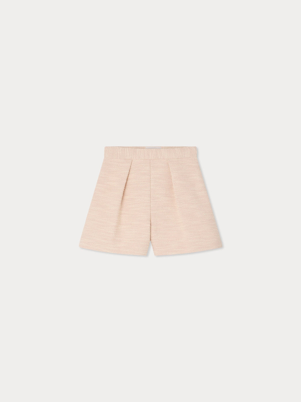 short avec de larges plis