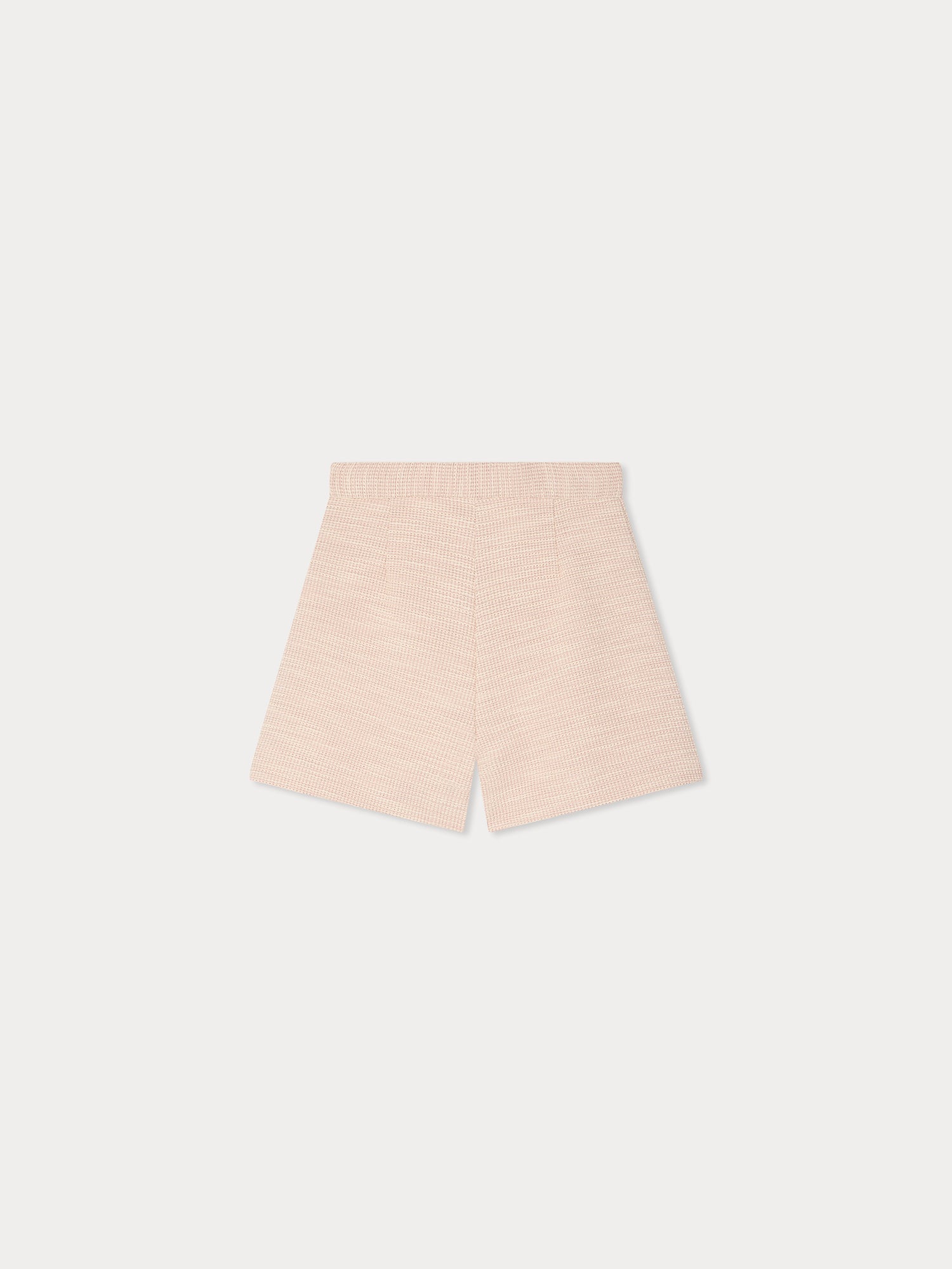 short avec de larges plis